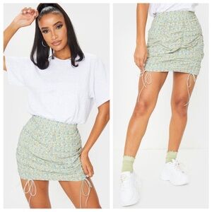 PrettyLittleThing Blue & Green Ditsy Floral Ruched Mini Skirt Size 8